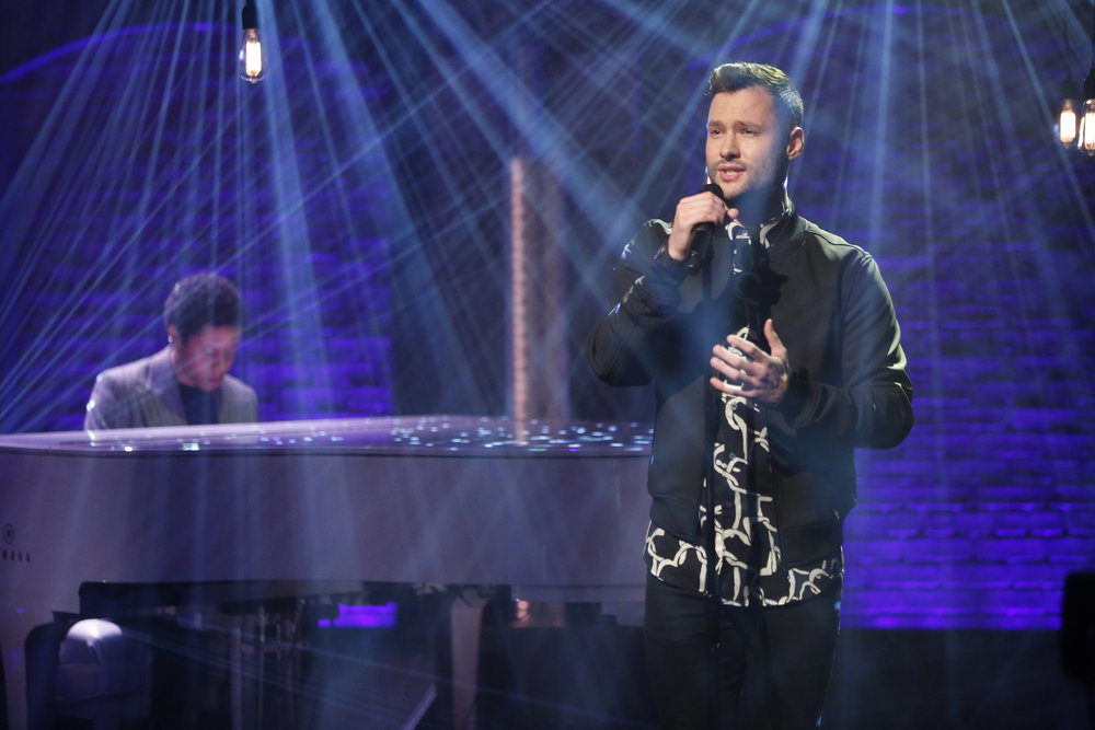 LATE NIGHT WITH SETH MEYERS -- Episode 419 -- Pictured: Singer Calum Scott performs on September 14, 2016 -- (Photo by: Lloyd Bishop/NBC)