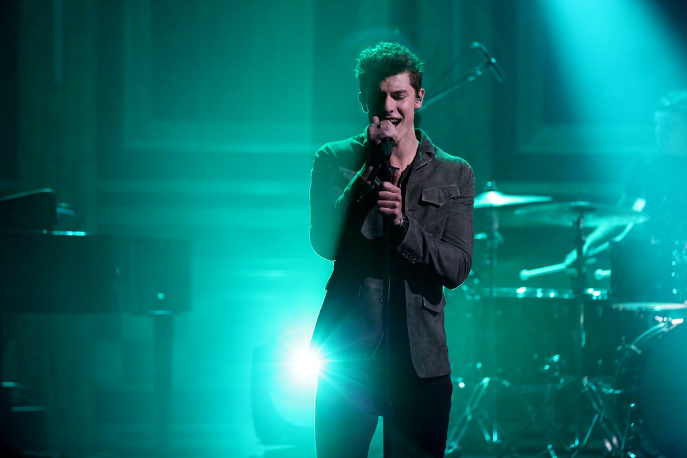 THE TONIGHT SHOW STARRING JIMMY FALLON -- Episode 0539 -- Pictured: Musical guest Shawn Mendes performs on September 22, 2016 -- (Photo by: Andrew Lipovsky/NBC)