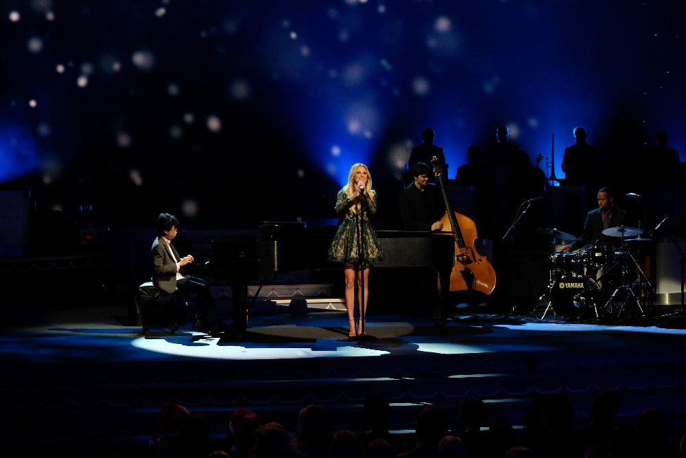 CMA COUNTRY CHRISTMAS - Multi-talented entertainer Jennifer Nettles returns to host “CMA Country Christmas,” as some of the most powerful and emotionally moving voices in music come together to celebrate the holidays. The popular holiday special airs on the ABC Television network on MONDAY, NOVEMBER 28 (8:00-10:01 p.m. EST). (ABC/Mark Levine) JOEY ALEXANDER, KELSEA BALLERINI