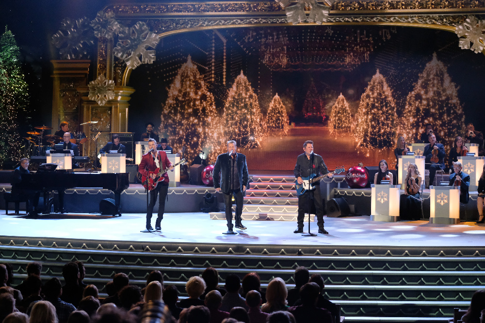 CMA COUNTRY CHRISTMAS - Multi-talented entertainer Jennifer Nettles returns to host “CMA Country Christmas,” as some of the most powerful and emotionally moving voices in music come together to celebrate the holidays. The popular holiday special airs on the ABC Television network on MONDAY, NOVEMBER 28 (8:00-10:01 p.m. EST). (ABC/Mark Levine) RASCAL FLATTS