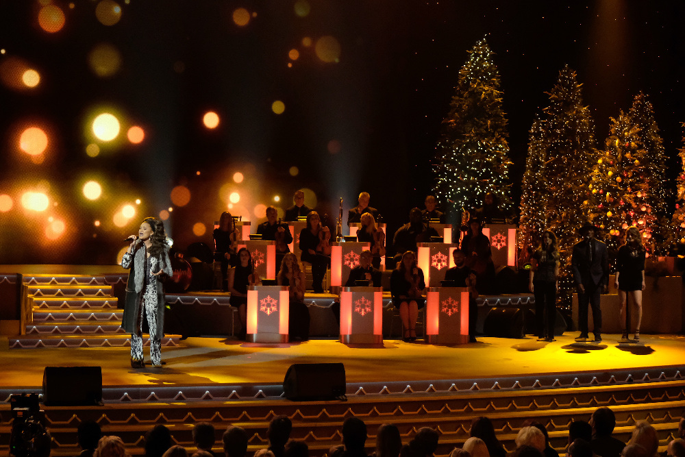 CMA COUNTRY CHRISTMAS - Multi-talented entertainer Jennifer Nettles returns to host “CMA Country Christmas,” as some of the most powerful and emotionally moving voices in music come together to celebrate the holidays. The popular holiday special airs on the ABC Television network on MONDAY, NOVEMBER 28 (8:00-10:01 p.m. EST). (ABC/Mark Levine) ANDRA DAY