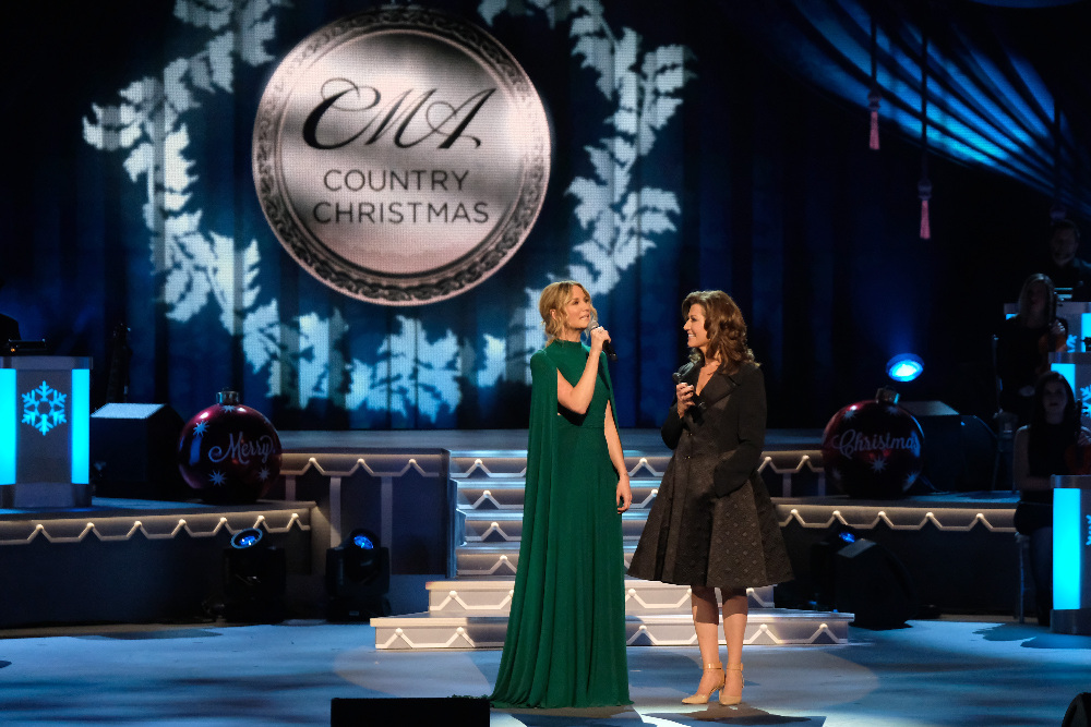 CMA COUNTRY CHRISTMAS - Multi-talented entertainer Jennifer Nettles returns to host “CMA Country Christmas,” as some of the most powerful and emotionally moving voices in music come together to celebrate the holidays. The popular holiday special airs on the ABC Television network on MONDAY, NOVEMBER 28 (8:00-10:01 p.m. EST). (ABC/Mark Levine) JENNIFER NETTLES, AMY GRANT