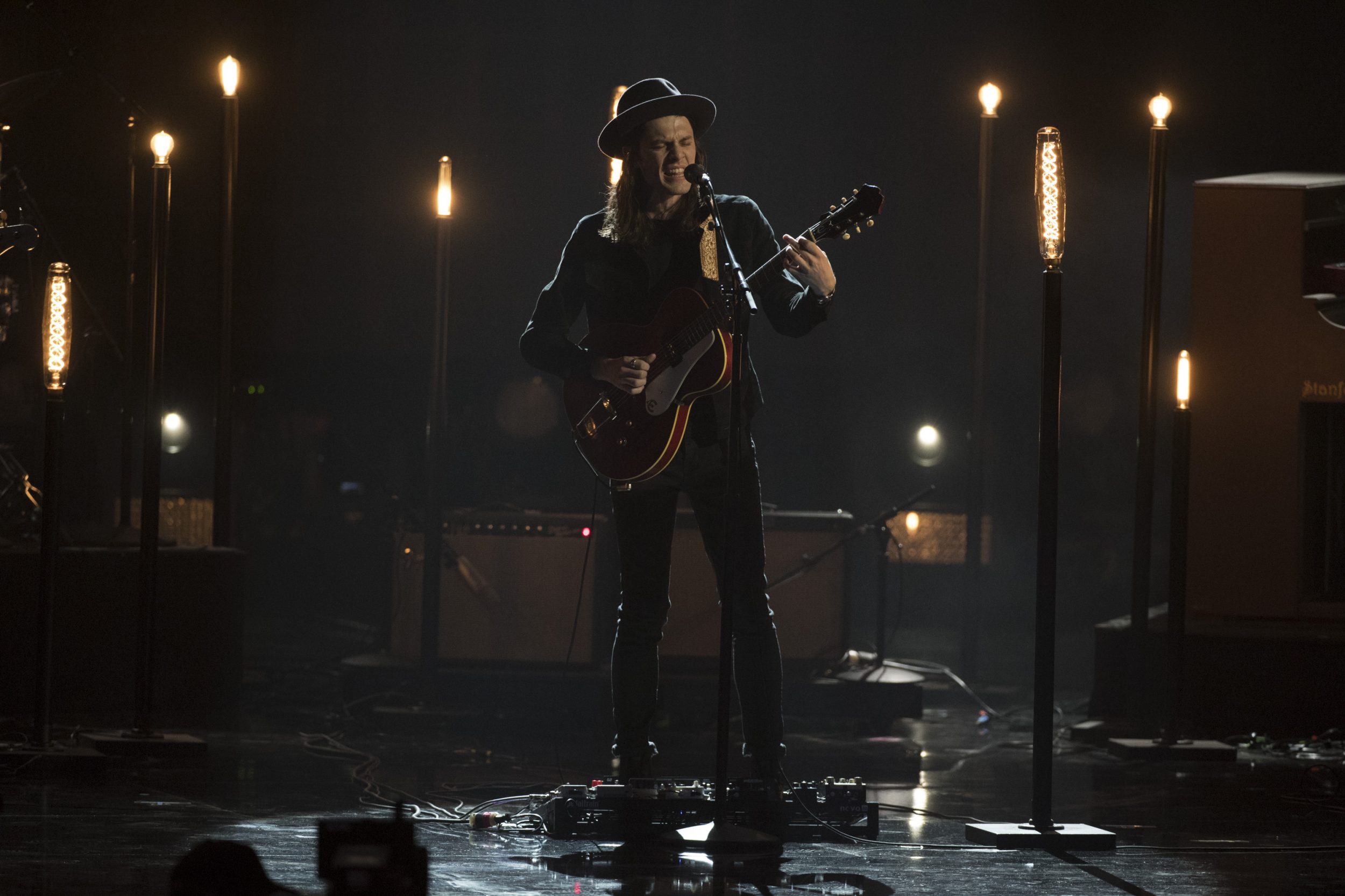 THE 2016 AMERICAN MUSIC AWARDS(r) - The “2016 American Music Awards,” the world’s biggest fan-voted award show, broadcasts live from the Microsoft Theater in Los Angeles on SUNDAY, NOVEMBER 20, at 8:00 p.m. EST, on ABC. (Image Group LA/ABC) JAMES BAY