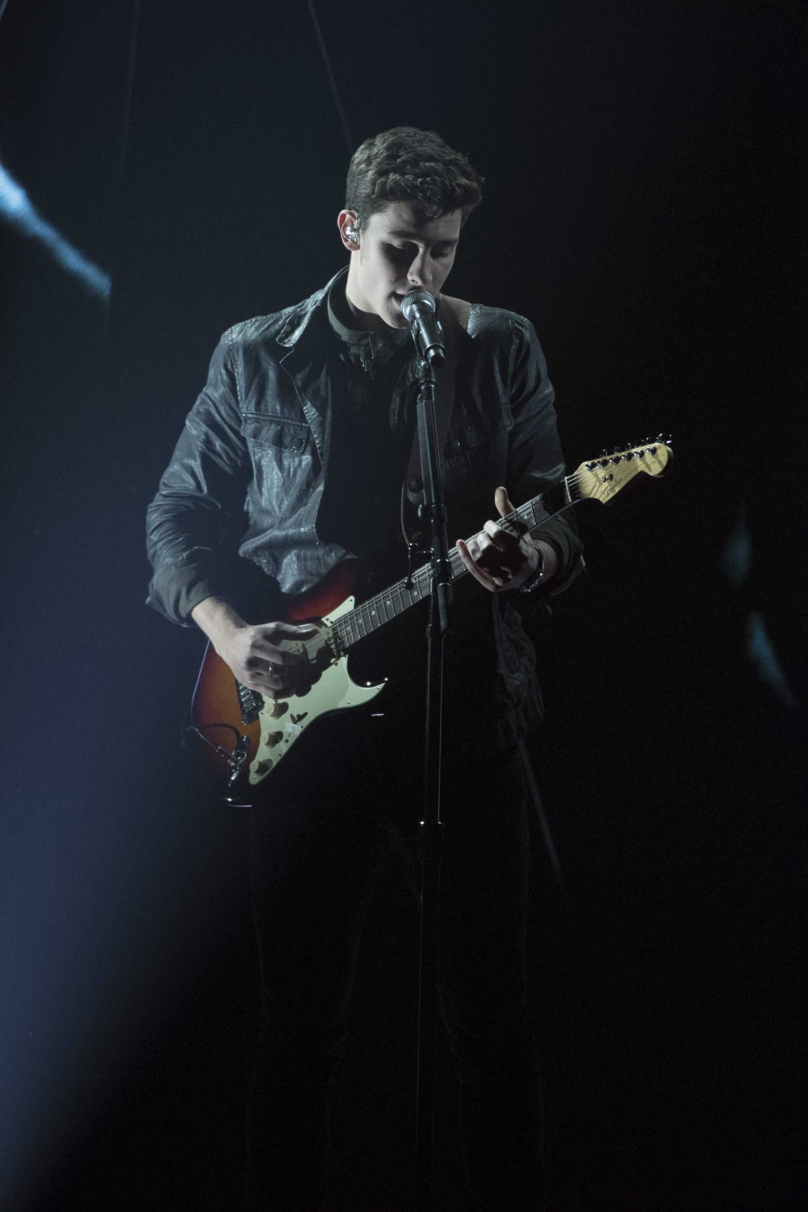THE 2016 AMERICAN MUSIC AWARDS(r) - The “2016 American Music Awards,” the world’s biggest fan-voted award show, broadcasts live from the Microsoft Theater in Los Angeles on SUNDAY, NOVEMBER 20, at 8:00 p.m. EST, on ABC. (Image Group LA/ABC) SHAWN MENDES
