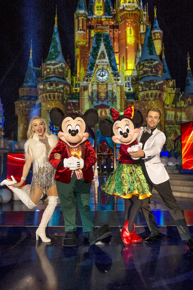 THE WONDERFUL WORLD OF DISNEY: MAGICAL HOLIDAY CELEBRATION - "The Wonderful World of Disney: Magical Holiday Celebration" premieres on THANKSGIVING, THURSDAY, NOVEMBER 24 (8:00-10:00 p.m. EST) on the ABC Television Network and on the ABC app. Join Emmy Award-winners Julianne and Derek Hough as they host the magical two-hour special from the Walt Disney World Resort. They join "Descendants 2" star Sofia Carson to kick off the holiday season in a way only Disney can, showcasing extraordinary music performances, special appearances and some unforgettable Disney magic moments. (DISNEY/Kent Phillips) JULIANNE HOUGH, MICKEY MOUSE, MINNIE MOUSE, DEREK HOUGH