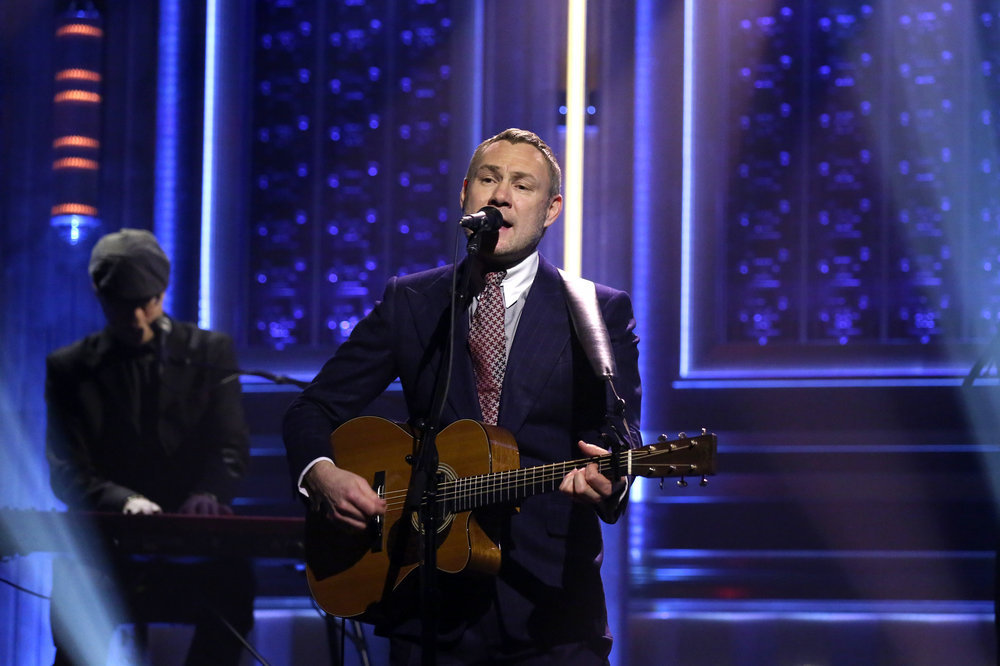 THE TONIGHT SHOW STARRING JIMMY FALLON -- Episode 0579 -- Pictured: Musical guest David Gray performs on November 28, 2016 -- (Photo by: Andrew Lipovsky/NBC)