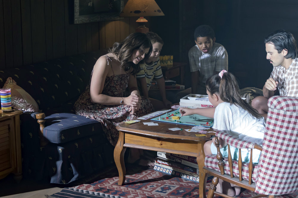 THIS IS US -- "The Trip" Episode 109 -- Pictured: (l-r) Mandy Moore as Rebecca, Parker Bates as 8 year old Kevin, Lonnie Chavis as 8 year old Randall, Milo Ventimiglia as Jack, Mackenzie Hancsicsak as 8 year old Kate -- (Photo by: Ron Batzdorff/NBC)