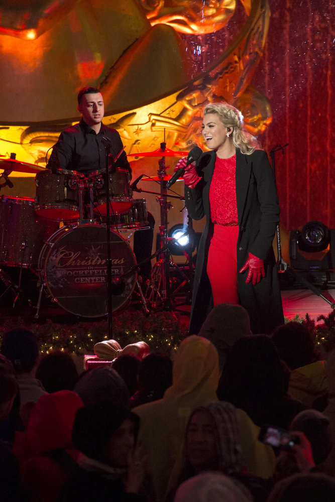 CHRISTMAS IN ROCKEFELLER CENTER 2016-- Pictured: Tori Kelly during the 2016 Christmas in Rockefeller Center -- (Photo by: Virginia Sherwood/NBC)