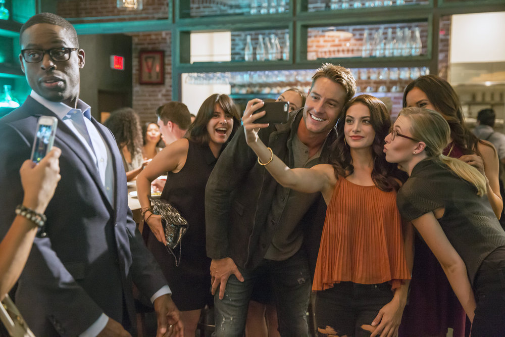 THIS IS US -- "The Best Washing Machine in the Whole World " Episode 107 -- Pictured: (l-r) Sterling K. Brown as Randall, Justin Hartley as Kevin -- (Photo by: Ron Batzdorff/NBC)