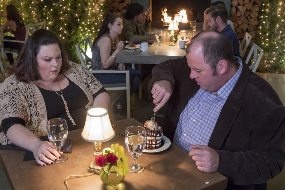 THIS IS US -- "The Best Washing Machine in the Whole World " Episode 107 -- Pictured: (l-r) Chrissy Metz as Kate, Chris Sullivan as Toby -- (Photo by: Ron Batzdorff/NBC)