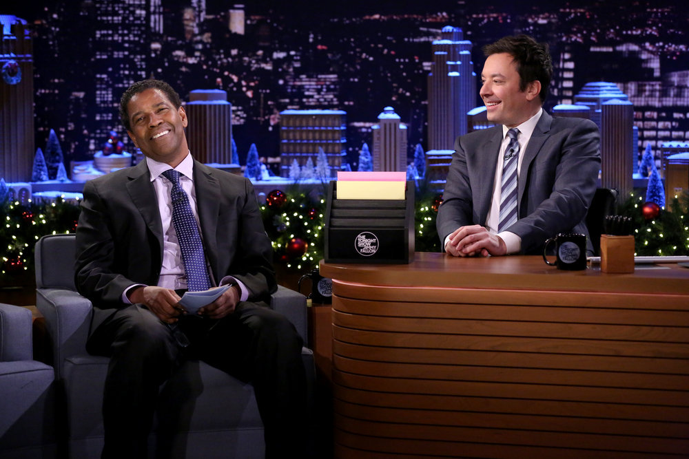 THE TONIGHT SHOW STARRING JIMMY FALLON -- Episode 0594 -- Pictured: (l-r) Actor Denzel Washington and host Jimmy Fallon during the "Greeting Cards Monologues" bit on December 19, 2016 -- (Photo by: Andrew Lipovsky/NBC)