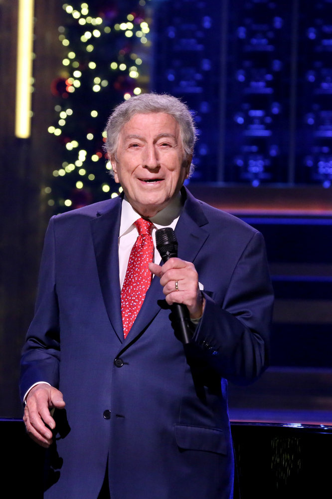 THE TONIGHT SHOW STARRING JIMMY FALLON -- Episode 0594 -- Pictured: Musical guest Tony Bennett performs on December 19, 2016 -- (Photo by: Andrew Lipovsky/NBC)