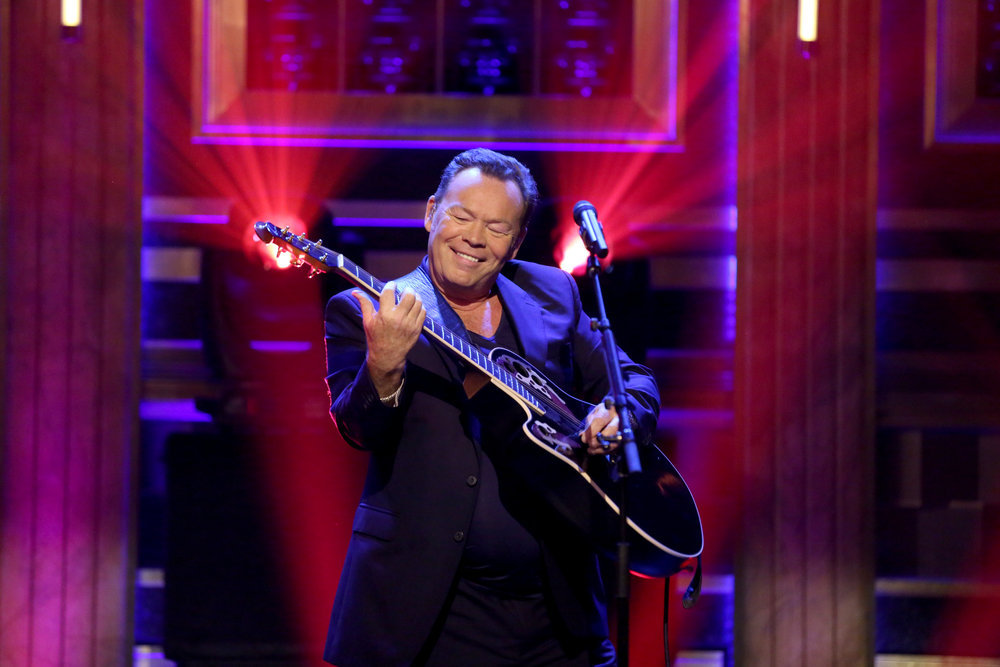 THE TONIGHT SHOW STARRING JIMMY FALLON -- Episode 0614 -- Pictured: Ali Campbell of musical guest UB40 performs on January 31, 2017 -- (Photo by: Andrew Lipovsky/NBC)