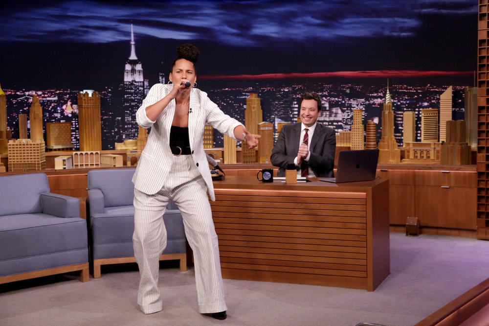 THE TONIGHT SHOW STARRING JIMMY FALLON -- Episode 0633 -- Pictured: (l-r) Singer Alicia Keys and host Jimmy Fallon play wheel of musical impressions on February 28, 2017 -- (Photo by: Andrew Lipovsky/NBC)