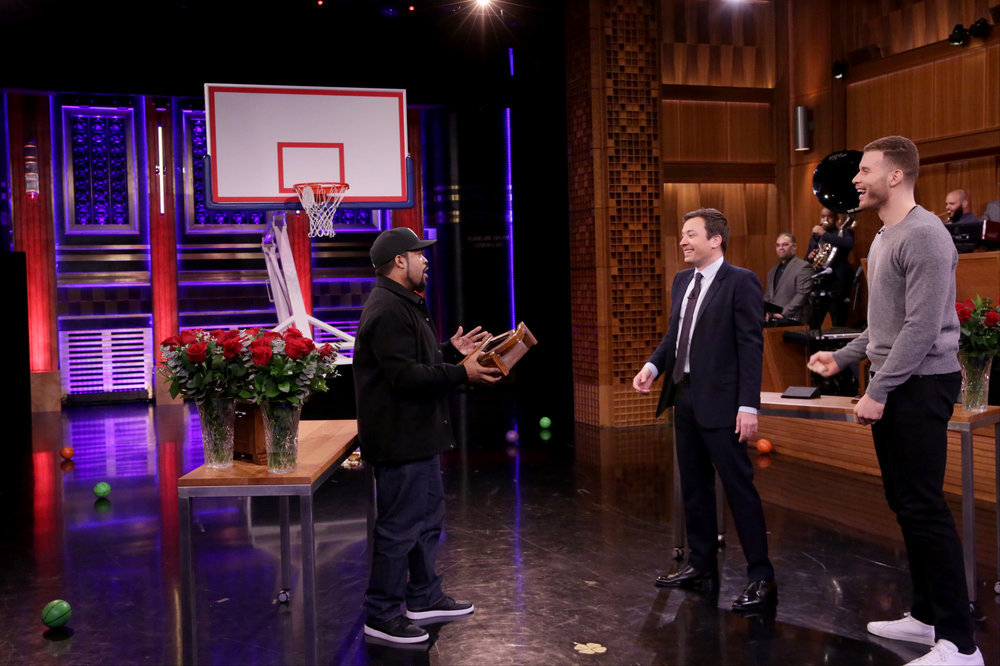 THE TONIGHT SHOW STARRING JIMMY FALLON -- Episode 0619 -- Pictured: (l-r) Rapper Ice Cube, host Jimmy Fallon and professional basketball player Blake Griffin play random objects shootout on February 7, 2017 -- (Photo by: Andrew Lipovsky/NBC)
