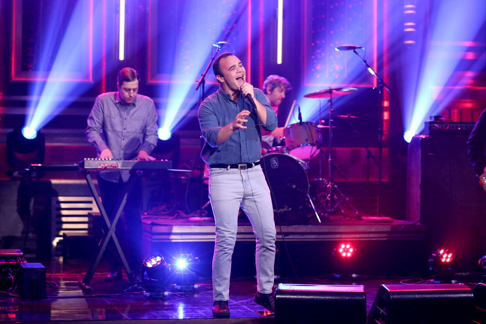 THE TONIGHT SHOW STARRING JIMMY FALLON -- Episode 0621 -- Pictured: (l-r) Gerrit Welmers and Samuel T. Herring of musical guest Future Islands on February 9, 2017 -- (Photo by: Andrew Lipovsky/NBC)