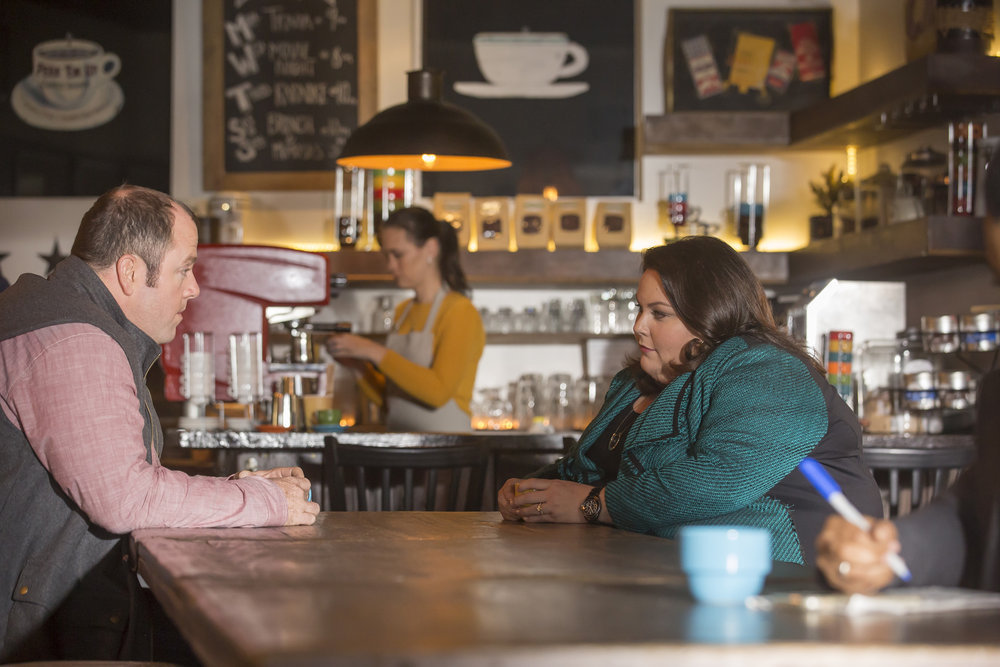 THIS IS US -- "Jack Pearson's Son" Episode 115 -- Pictured: (l-r) Chris Sullivan as Toby, Chrissy Metz as Kate -- (Photo by: Ron Batzdorff/NBC)