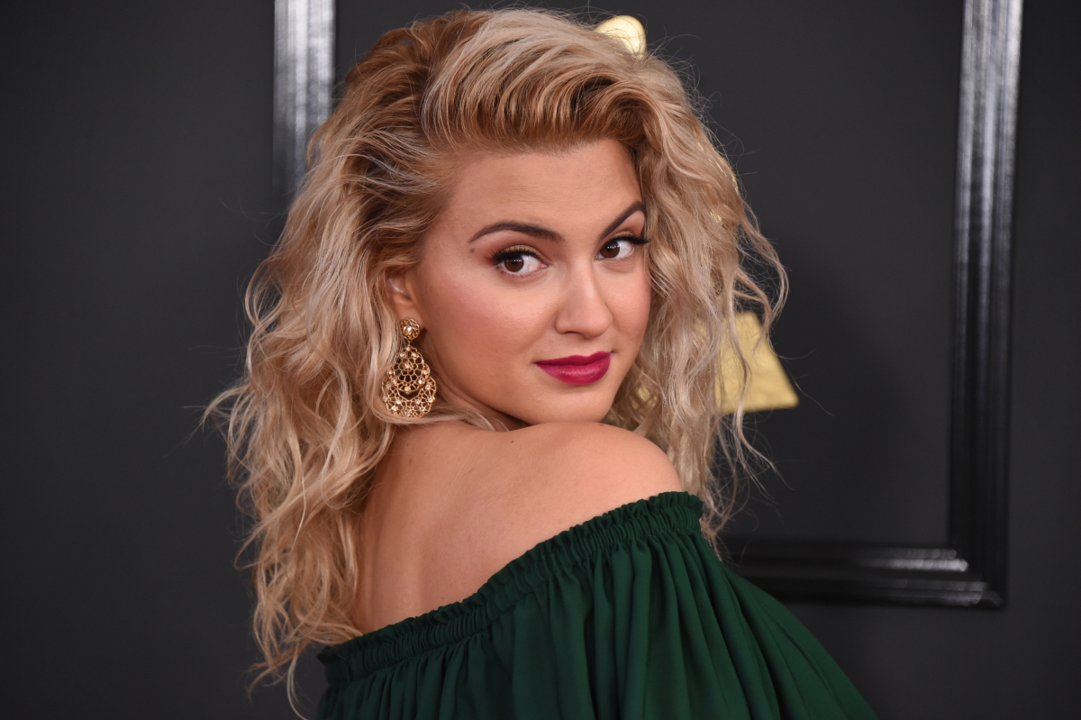 Tori Kelly on the Red Carpet at THE 59TH ANNUAL GRAMMY AWARDS®, broadcast live from the STAPLES Center in Los Angeles, Sunday, Feb. 12 (8:00-11:30 PM, live ET/5:00-8:30 PM, live PT; 6:00-9:30 PM, live MT) on the CBS Television Network. Photo: Phil McCarten/CBS ©2017 CBS Broadcasting, Inc. All Rights Reserved