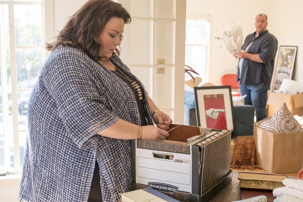 THIS IS US -- "Moonshadow" Episode118 -- Pictured: (l-r) Chrissy Metz as Kate, Chris Sullivan as Toby -- (Photo by: Ron Batzdorff/NBC)