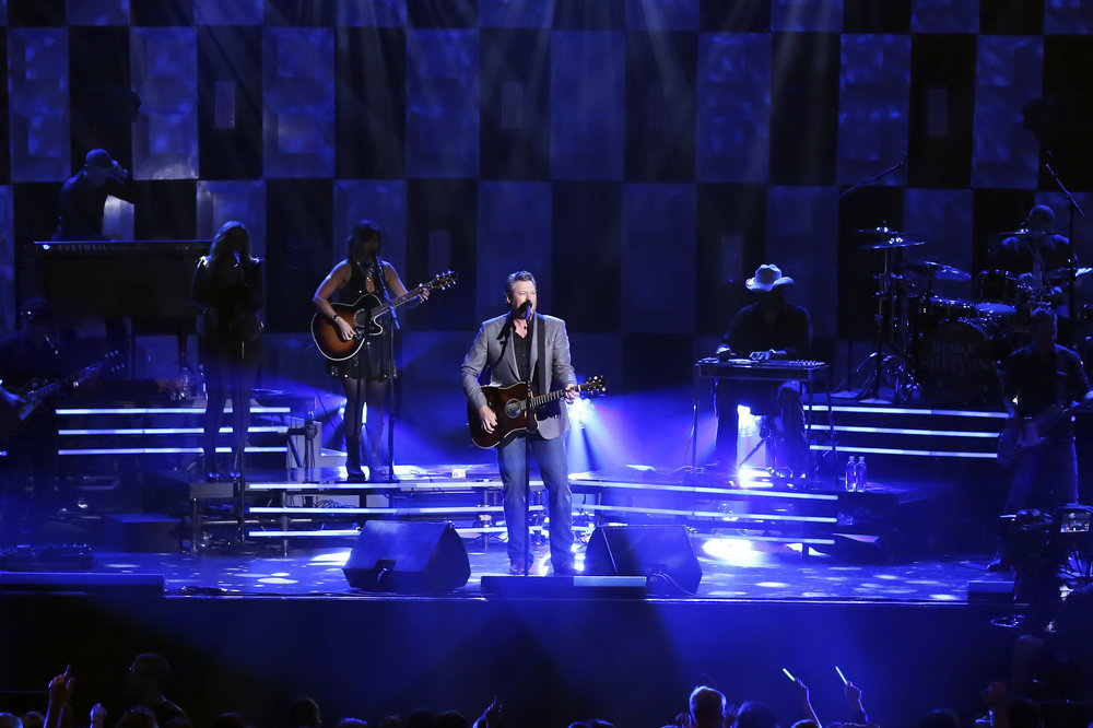 THE TONIGHT SHOW STARRING JIMMY FALLON -- Episode 0652 -- Pictured: Musical guest Blake Shelton performs on April 4, 2017 -- (Photo by: Andrew Lipovsky/NBC)