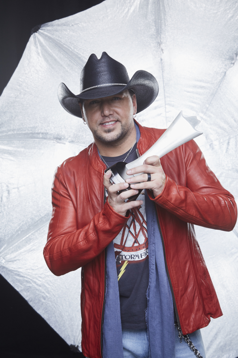 Jason Aldean poses for a photograph at the photo booth THE 52ND ACADEMY OF COUNTRY MUSIC AWARDS®, broadcast LIVE from T-Mobile Arena in Las Vegas Sunday, April 2 (8:00-11:00 PM, live ET/delayed PT) on the CBS Television Network. Photo: Monty Brinton/CBS ©2017 CBS Broadcasting, Inc. All Rights Reserved