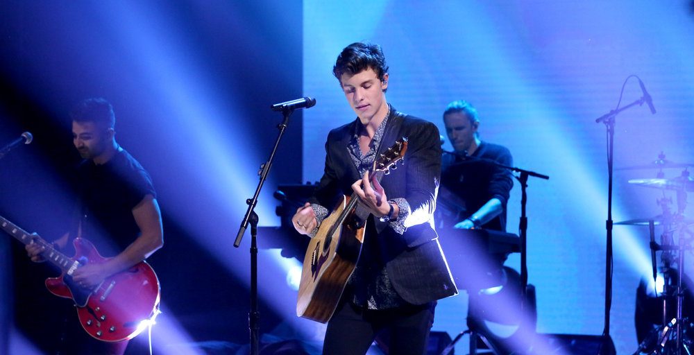 Shawn Mendes' "There's Nothing Holdin' Me Back" Takes 