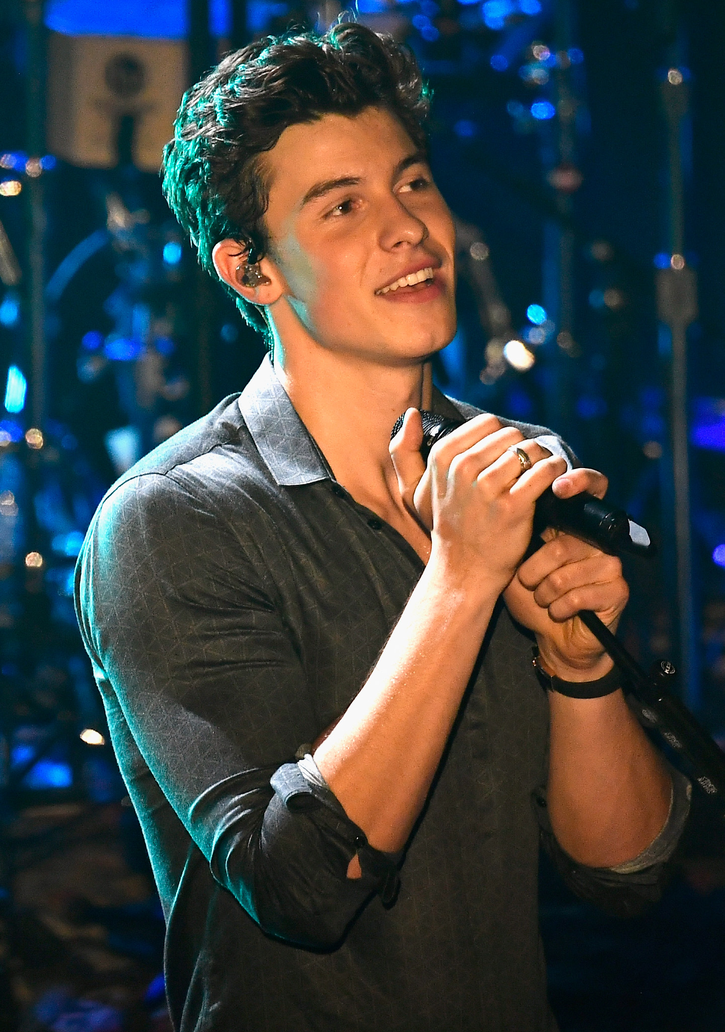 First Look: Shawn Mendes Performs On September 8 