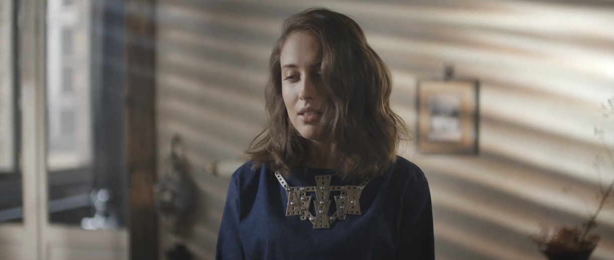 Alice Merton Bringing "No Roots" To "The Tonight Show 