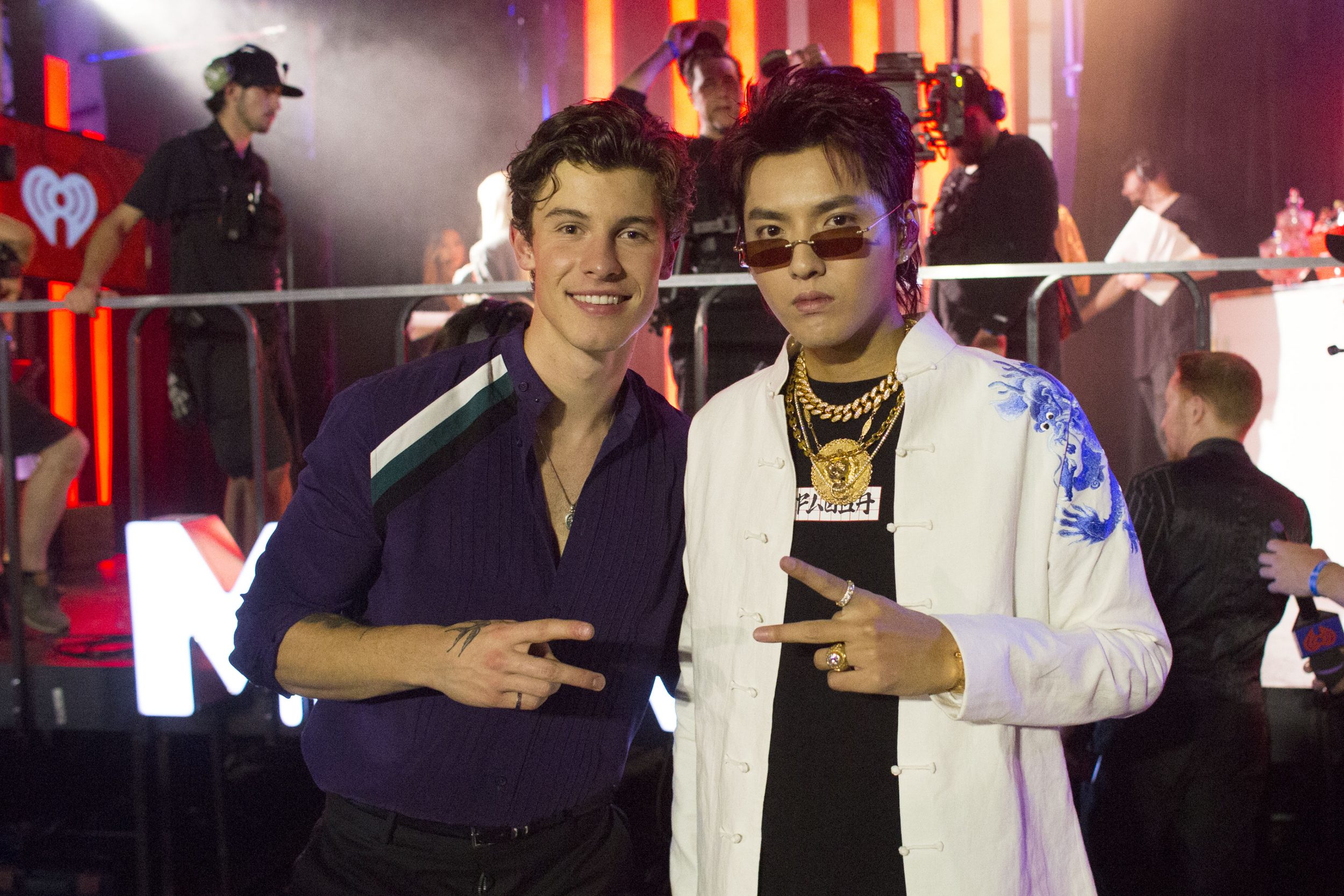 Backstage Look: Shawn Mendes Poses With Kris Wu, JWoww, Kristin