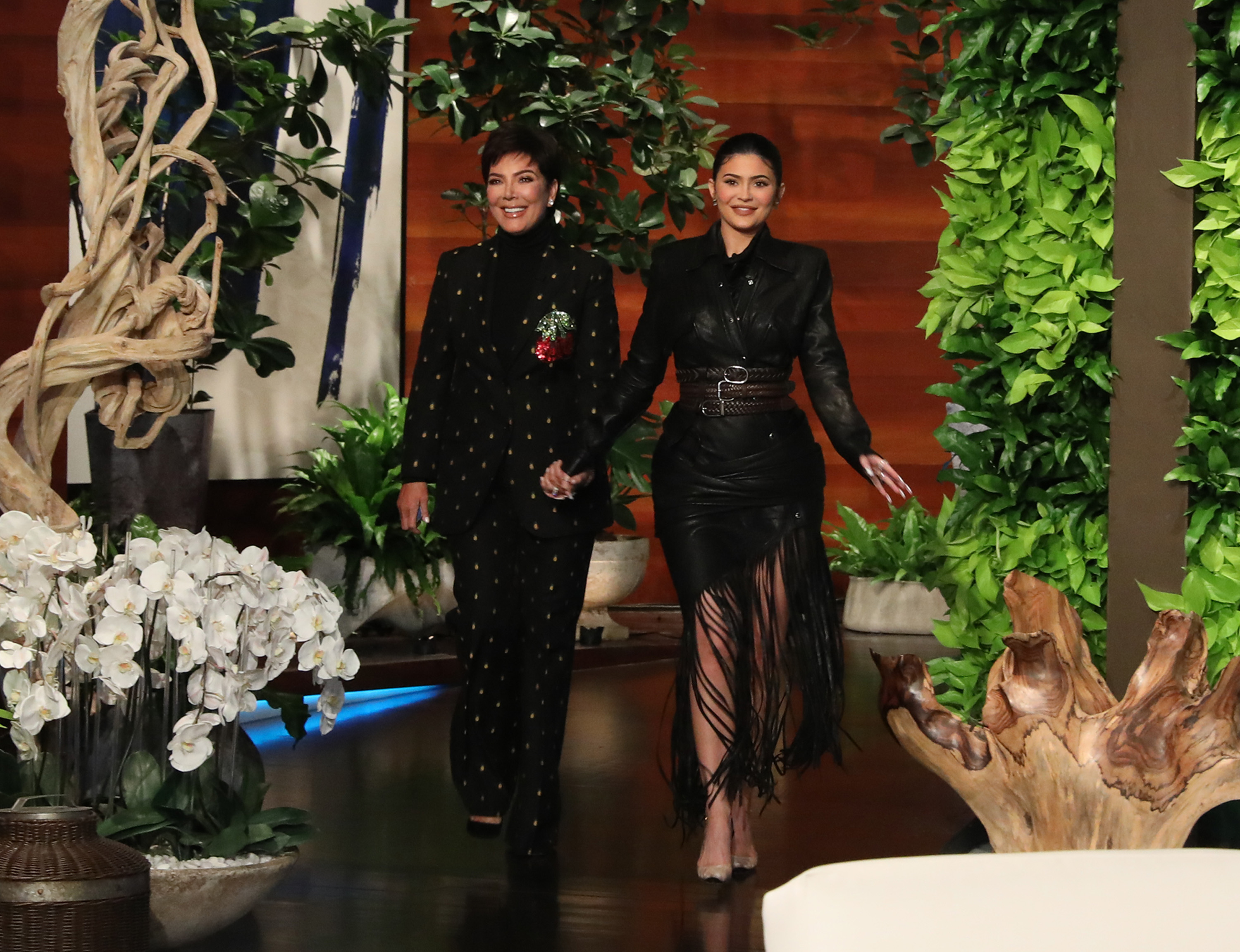 Kylie & Kris Jenner Chat, Reward Women's Group With $750,000 On "Ellen  DeGeneres Show" (Watch Now)