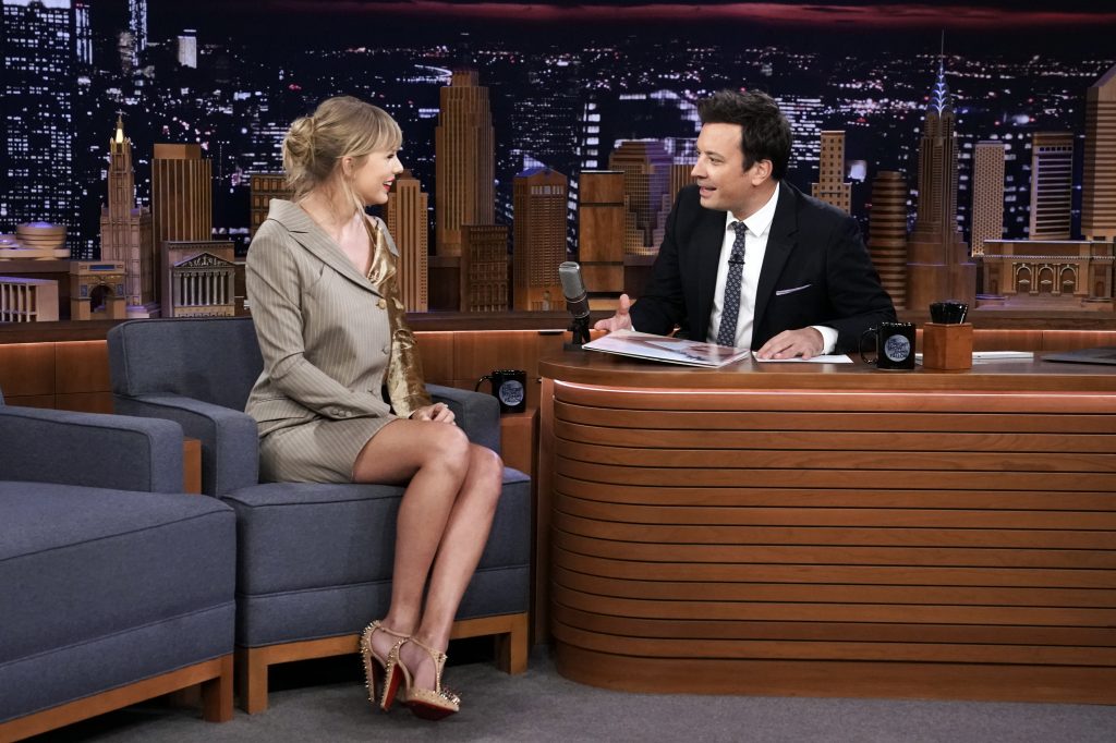 Taylor Swift Appears, Plays Name That Song On Jimmy Fallon's "Tonight Show"