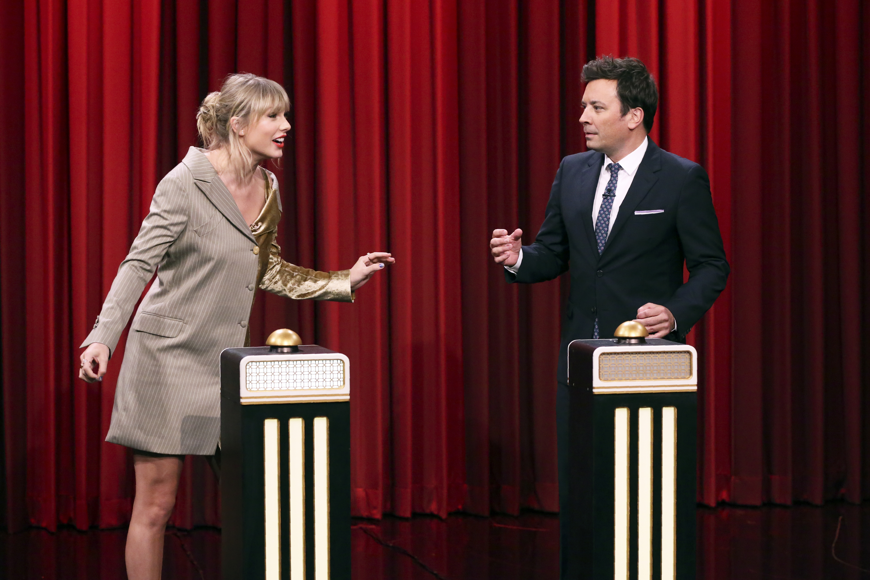 Taylor Swift Appears Plays Name That Song On Jimmy Fallons