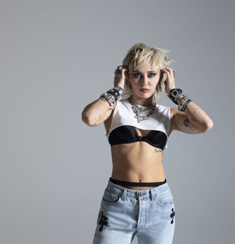 Miley Cyrus' "Plastic Hearts" Reaches #1 On US iTunes Album Sales Chart