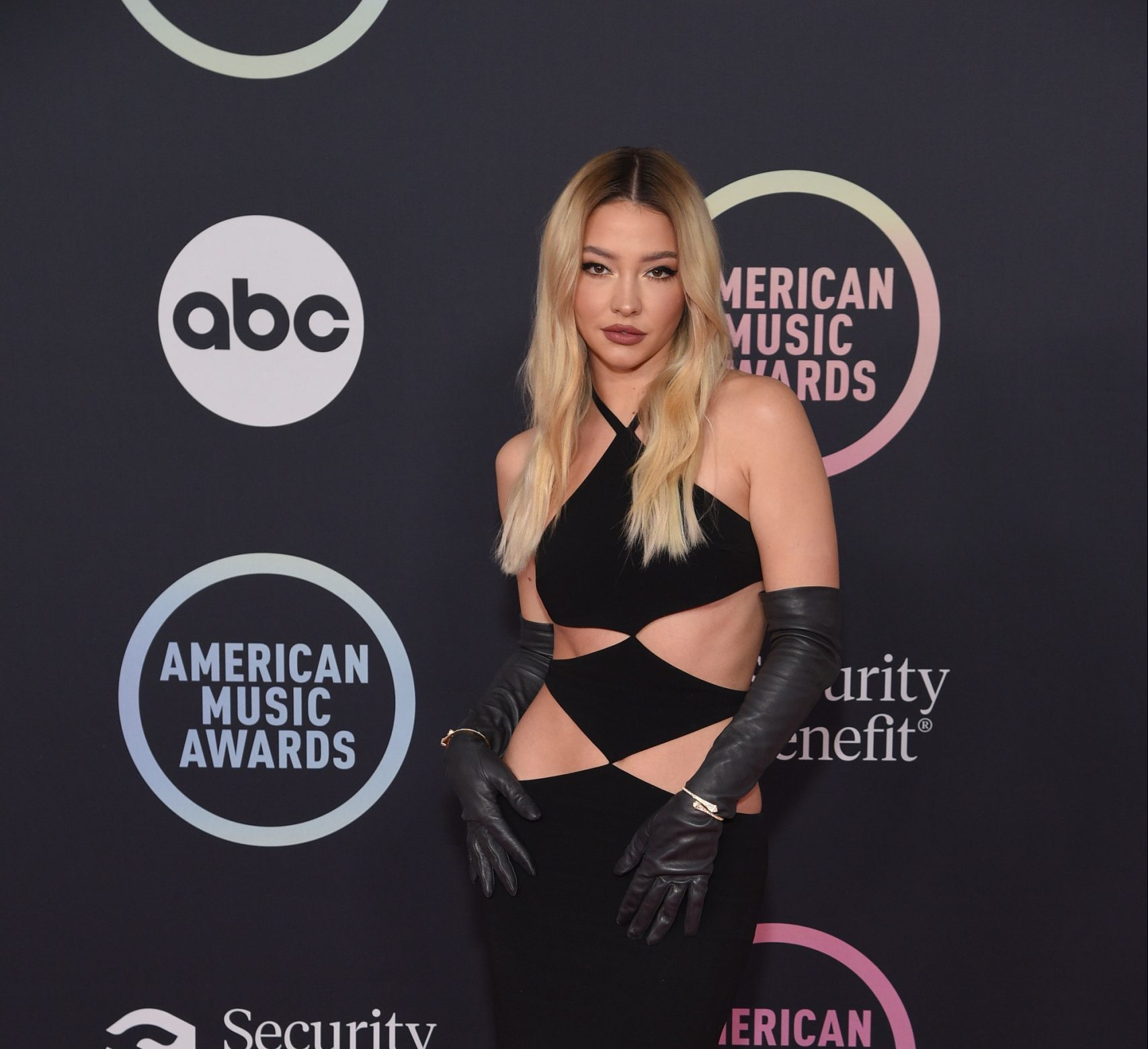 Outer Banks Star Madelyn Cline Looks Great On Red Carpet At American Music Awards