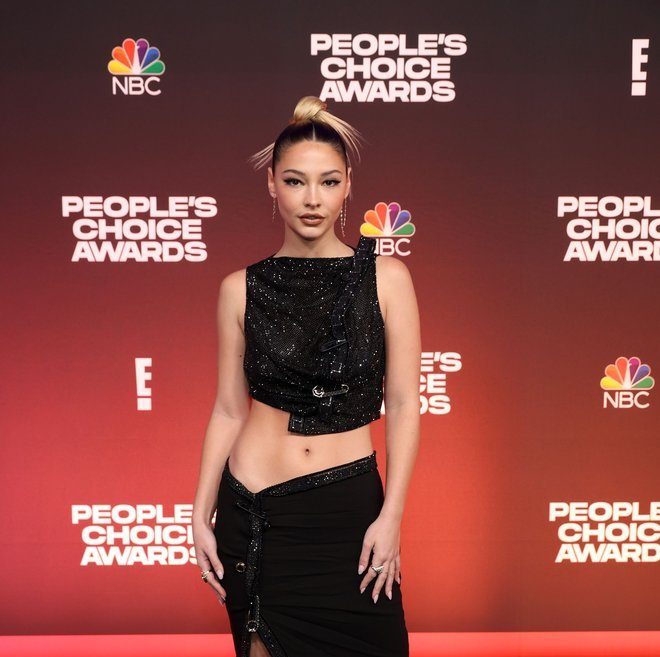Outer Banks Stars Madelyn Cline Chase Stokes Attend People S Choice Awards Hours After Season 3 Renewal Announcement Special Look