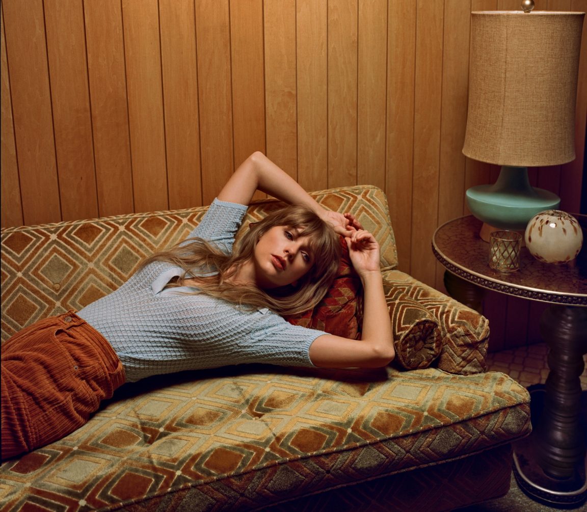 Report Taylor Swift s Midnights Surpasses 1 1 Million US Sales 1 5 