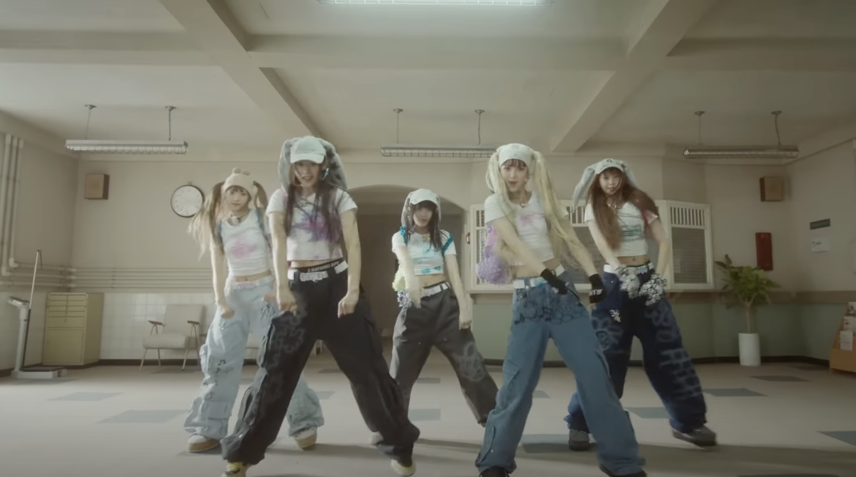 NewJeans' “Ditto” Performance Video Surpasses 100 Million Views