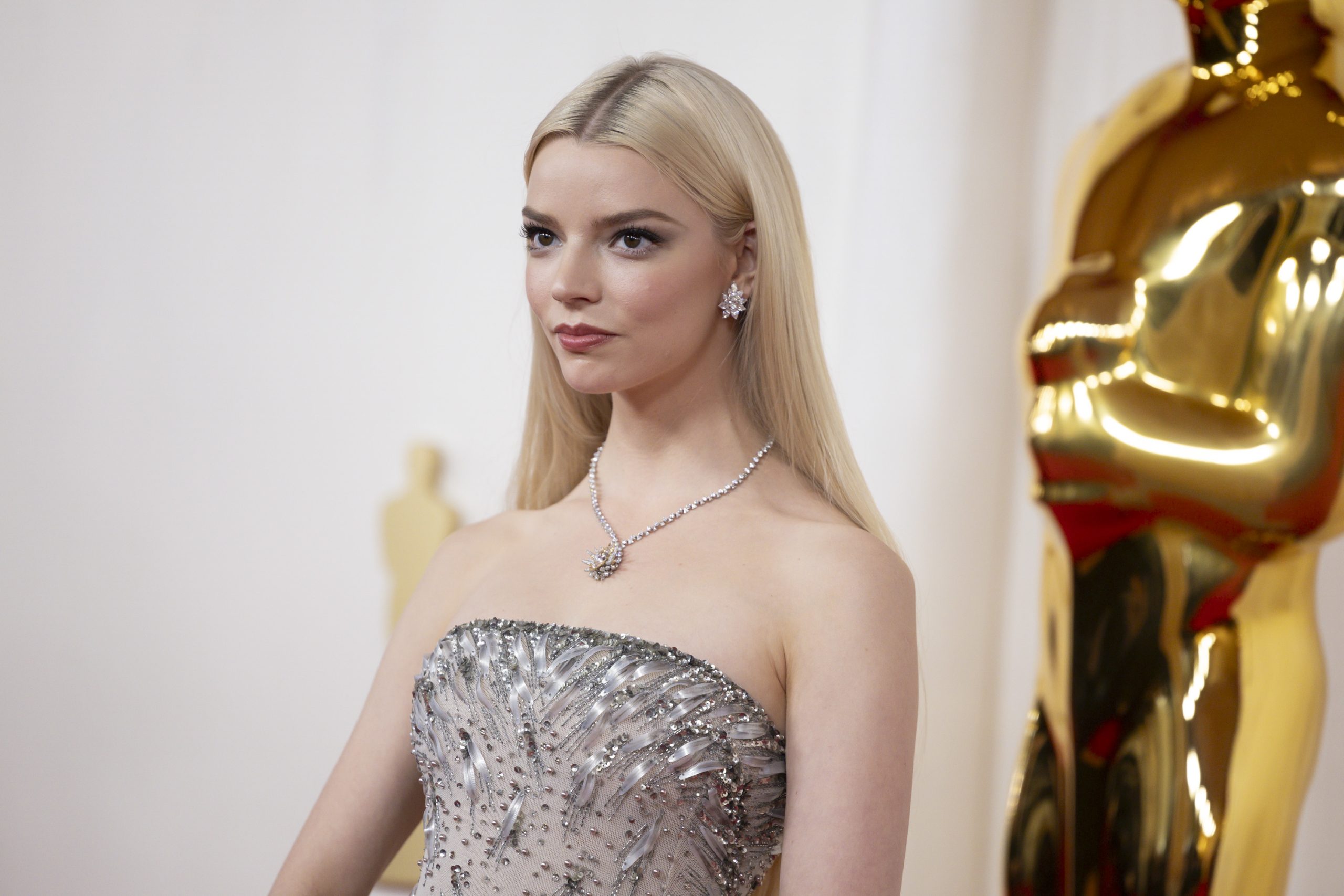 Anya TaylorJoy Looks Stunning On Red Carpet For Sunday's Oscars