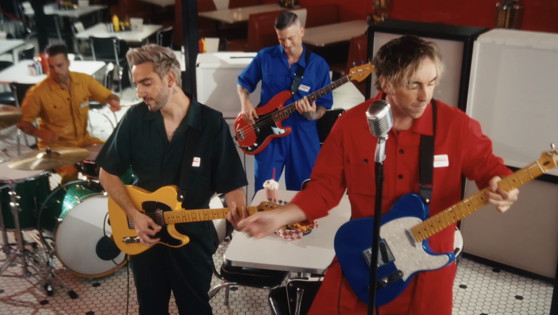 headlineplanet.com - Brian Cantor - All Time Low's 'The Weather' Reaches #1 At Alternative Radio