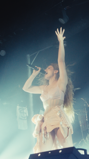 Slayyyter Electrifies Phoenix Crowd With Relentlessly Energetic Slayyyter Electrifies Phoenix Crowd With Relentlessly Energetic